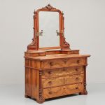 1067 3655 MIRROR CHEST